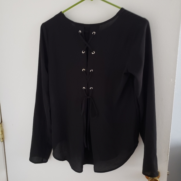 NWT black top with cute lace up back size S - Picture 2 of 3